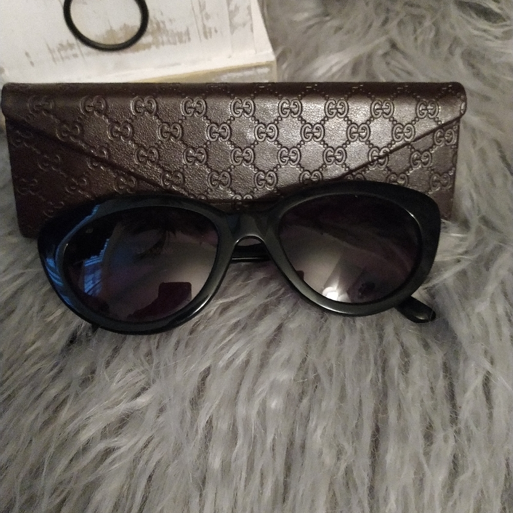 Vera Wang, Black Cat Eye Sunglasses, Like New
